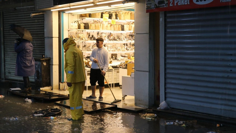 İzmir’i sağanak vurdu - Resim: 7