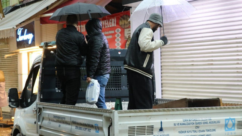 İzmir’i sağanak vurdu - Resim: 10