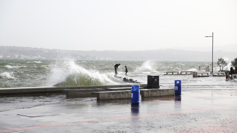İzmir’de kara ile deniz birleşti - Resim: 3