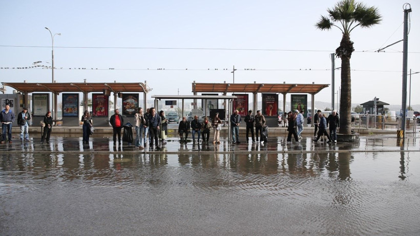 İzmir’de kara ile deniz birleşti - Resim: 5