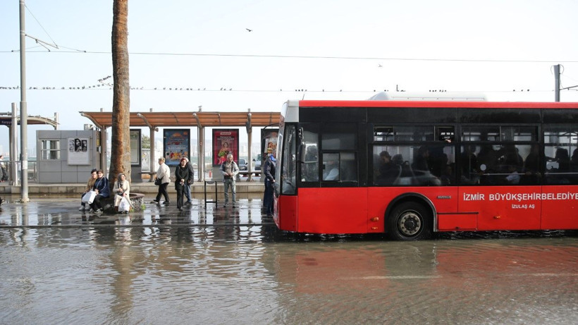 İzmir’de kara ile deniz birleşti - Resim: 6