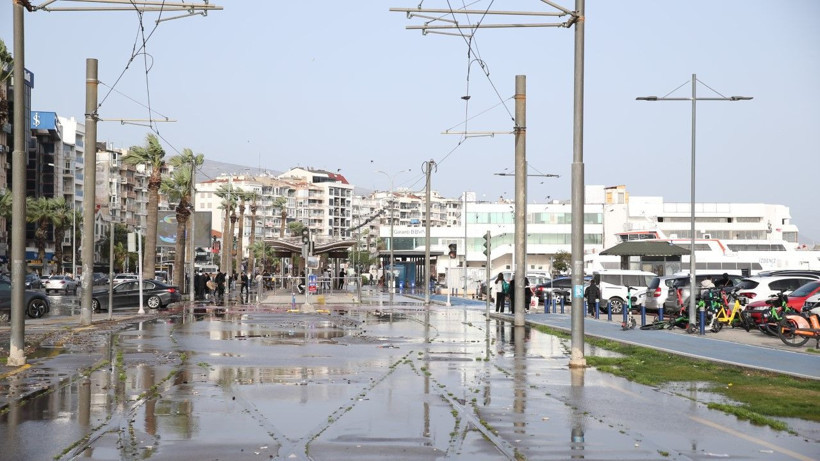 İzmir’de kara ile deniz birleşti - Resim: 7