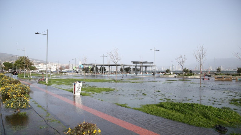 İzmir’de kara ile deniz birleşti - Resim: 8