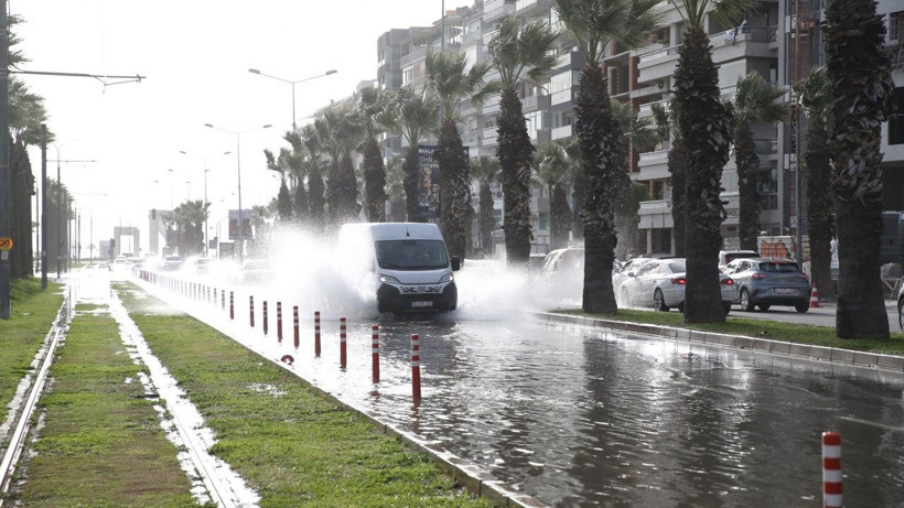 İzmir’de kara ile deniz birleşti - Resim: 9