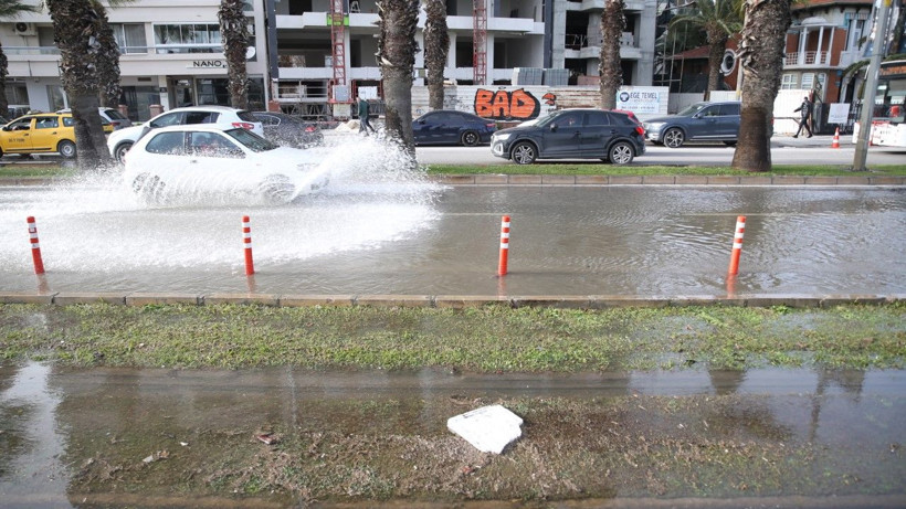 İzmir’de kara ile deniz birleşti - Resim: 10