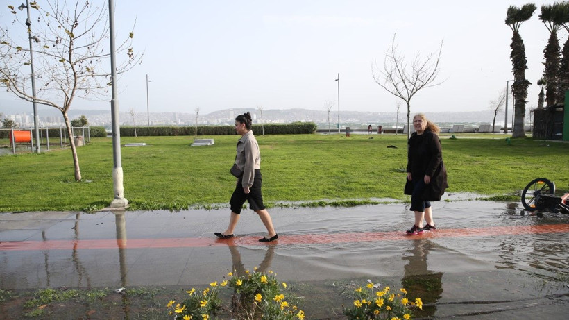 İzmir’de kara ile deniz birleşti - Resim: 11