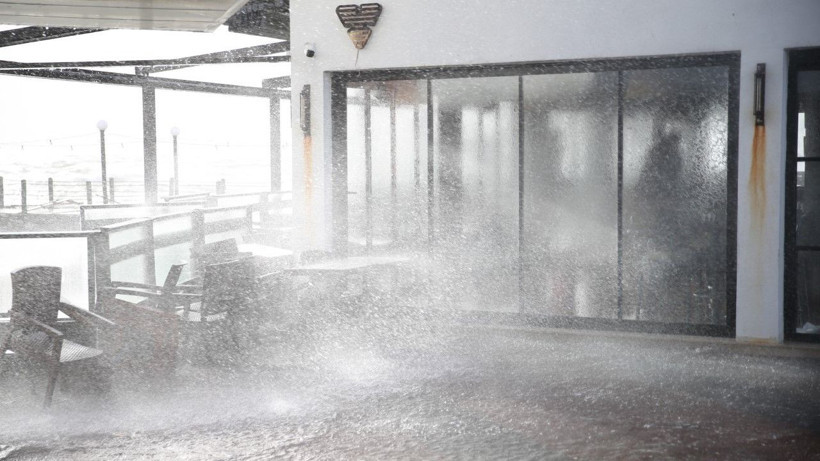 İzmir’de kara ile deniz birleşti - Resim: 16