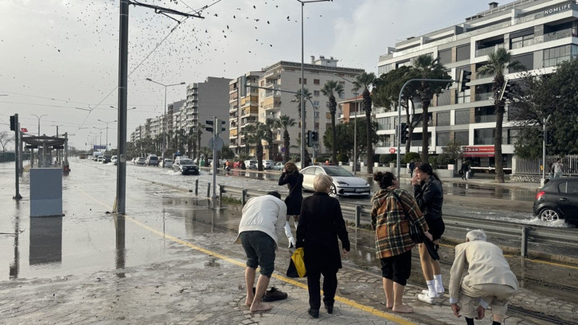 İzmir’de kara ile deniz birleşti - Resim: 18