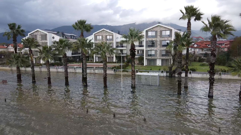 Tsunami gibi: Bir ilçe su altında kaldı - Resim: 18
