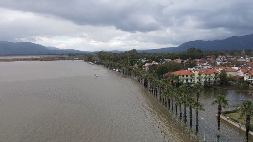 Tsunami gibi: Bir ilçe su altında kaldı - Resim: 19