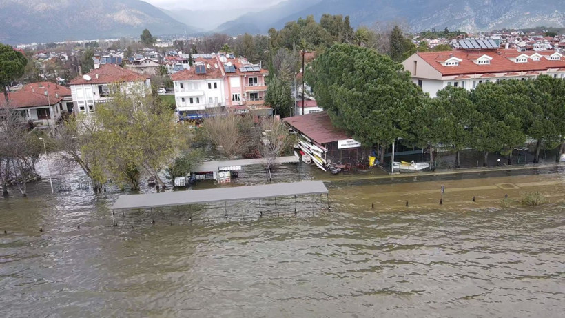 Tsunami gibi: Bir ilçe su altında kaldı - Resim: 22
