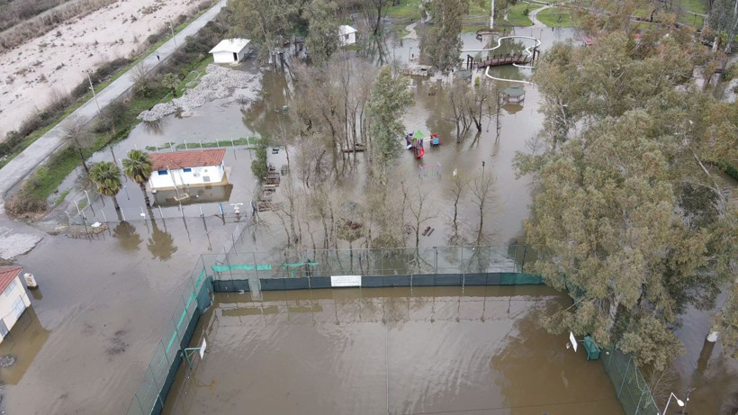 Tsunami gibi: Bir ilçe su altında kaldı - Resim: 26