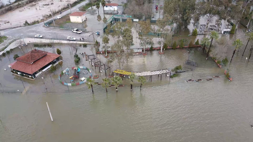 Tsunami gibi: Bir ilçe su altında kaldı - Resim: 28