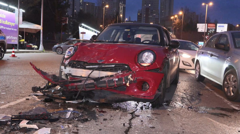 Ataşehir'de zincirleme trafik kazası - Resim: 2