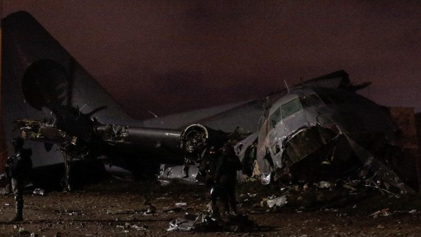 Uçak kazasında en az 22 ölü - Resim: 1