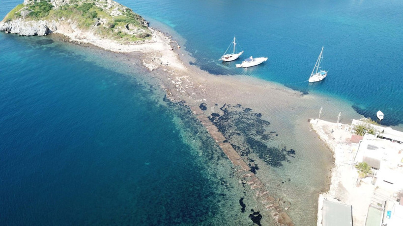 Deniz çekildi, adaya yürüyerek gidiyorlar - Resim: 2