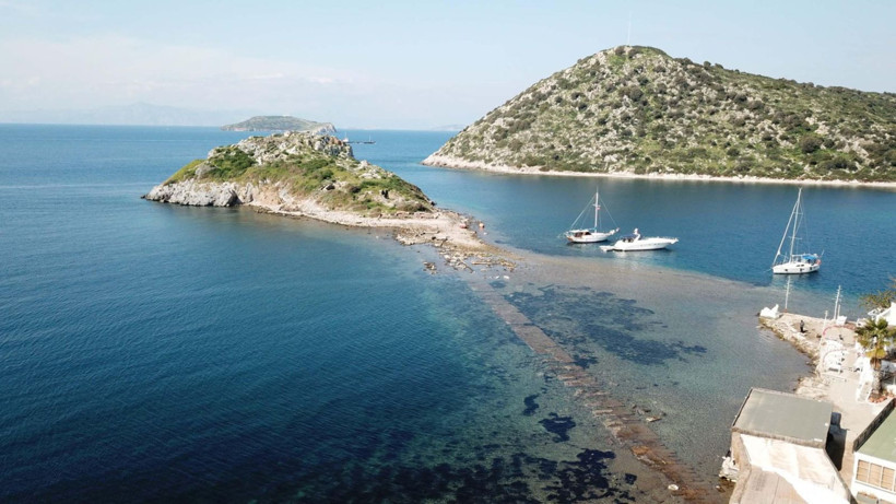 Deniz çekildi, adaya yürüyerek gidiyorlar - Resim: 5