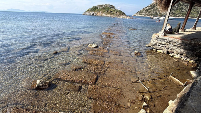 Deniz çekildi, adaya yürüyerek gidiyorlar - Resim: 6