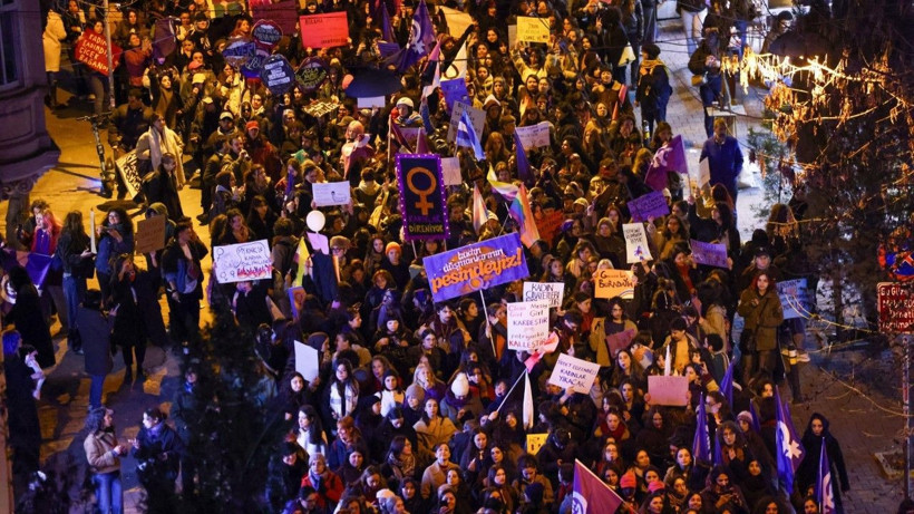 Taksim’de Feminist Gece Yürüyüşü: Gözaltılar var - Resim: 2