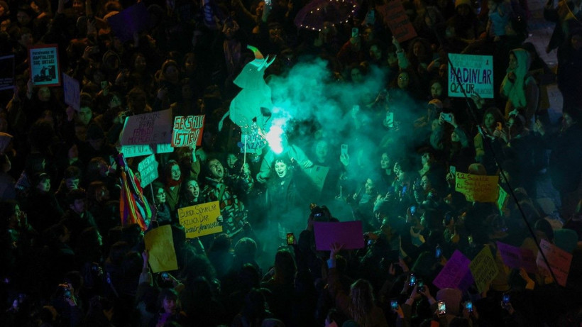 Taksim’de Feminist Gece Yürüyüşü: Gözaltılar var - Resim: 3