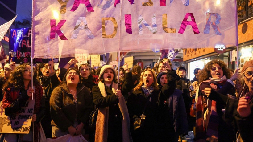 Taksim’de Feminist Gece Yürüyüşü: Gözaltılar var - Resim: 6