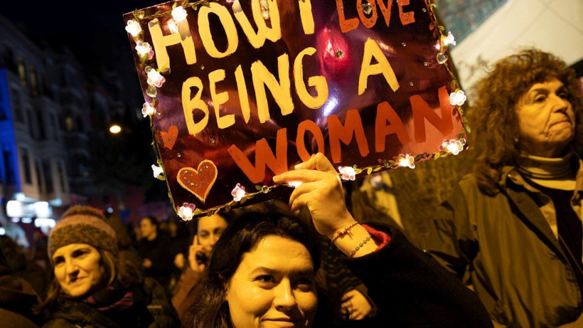 Taksim’de Feminist Gece Yürüyüşü: Gözaltılar var - Resim: 11