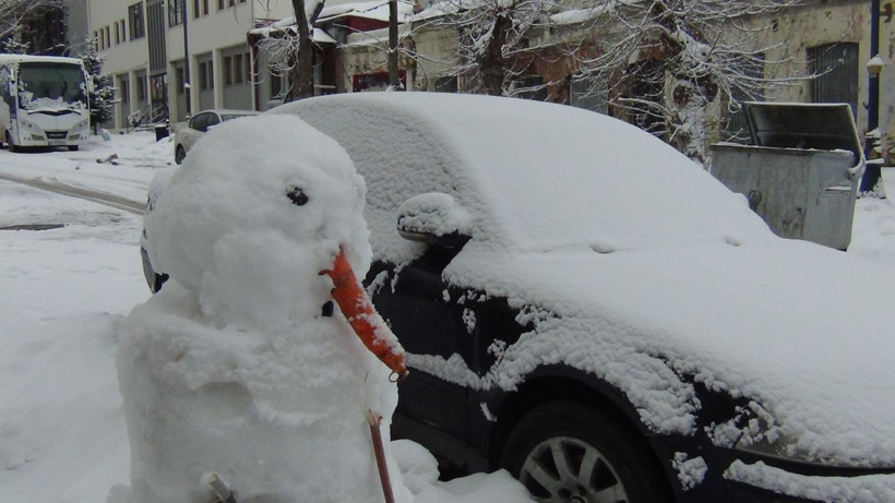 Mart’ta kış geri döndü: Kent sabaha beyaz örtüyle uyandı - Resim: 2
