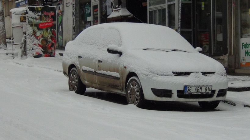 Mart’ta kış geri döndü: Kent sabaha beyaz örtüyle uyandı - Resim: 4
