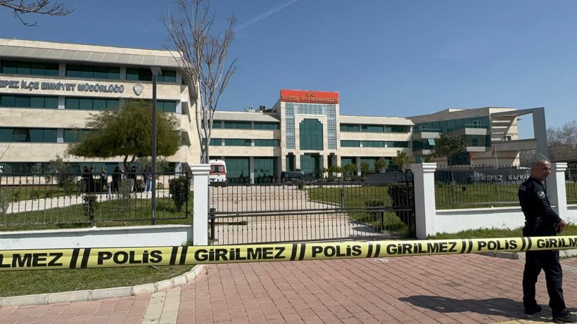Antalya'da h&uuml;k&uuml;met konağında silah sesleri - Resim : 1