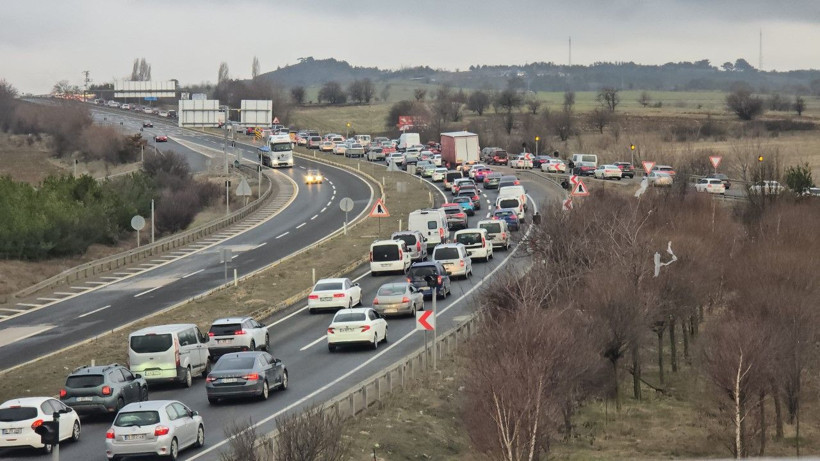 Bayram dönüşü çilesi: 30 kilometre kuyruk oluştu - Resim: 4