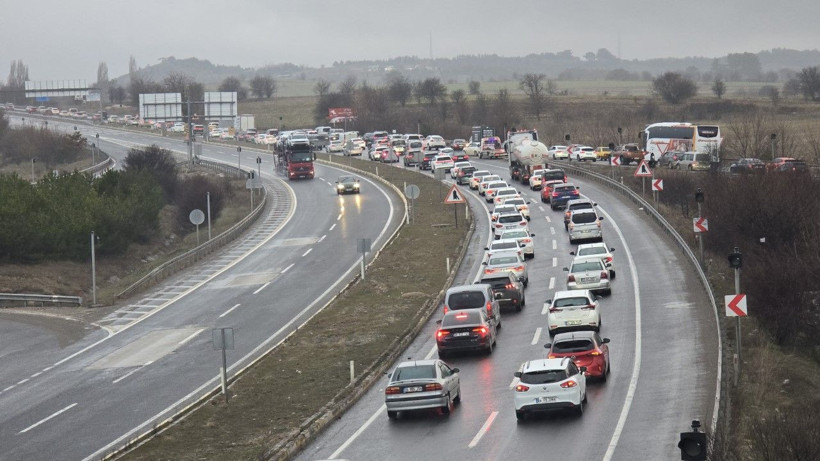 Bayram dönüşü çilesi: 30 kilometre kuyruk oluştu - Resim: 5