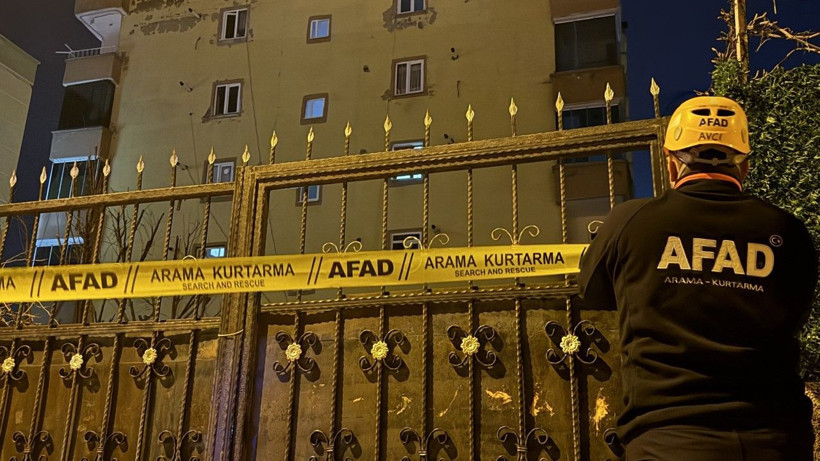 Kolonlardan çatlama sesi gelen bina boşaltıldı, 51 vatandaş tahliye edildi - Resim: 1