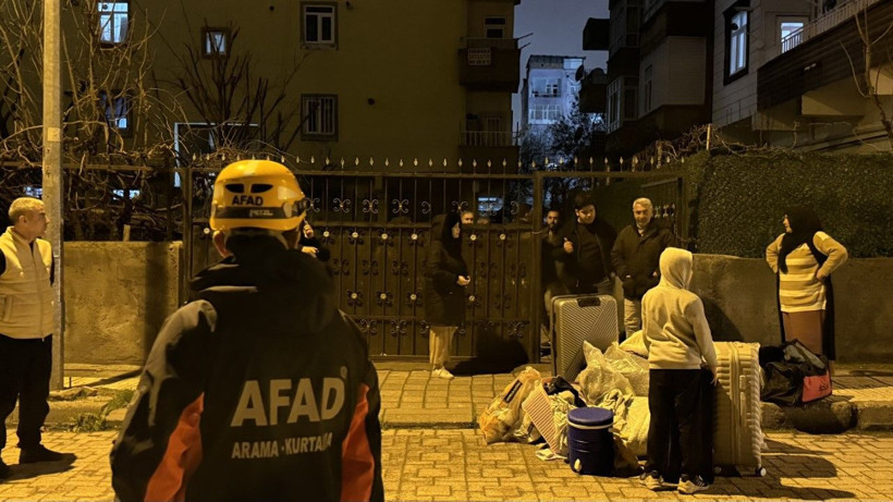 Kolonlardan çatlama sesi gelen bina boşaltıldı, 51 vatandaş tahliye edildi - Resim: 7