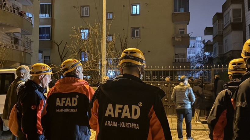 Kolonlardan çatlama sesi gelen bina boşaltıldı, 51 vatandaş tahliye edildi - Resim: 8