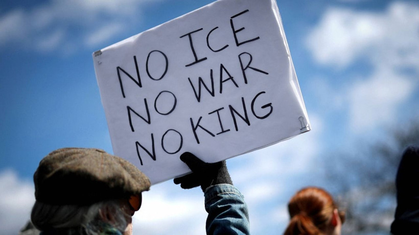 Amerika'da Trump karşıtları sokağa döküldü: No Kings - Resim: 7