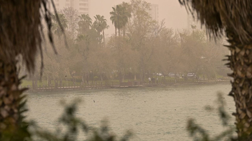 Çöl tozu Türkiye’yi vurdu: Gökyüzü turuncuya döndü, nefes almak zorlaştı - Resim: 27