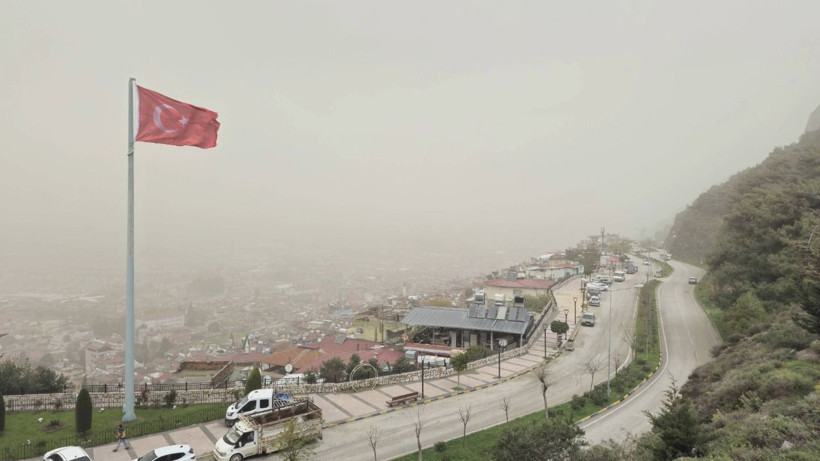 Çöl tozu Türkiye’yi vurdu: Gökyüzü turuncuya döndü, nefes almak zorlaştı - Resim: 14