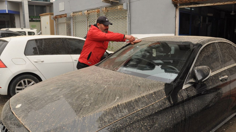 Çöl tozu Türkiye’yi vurdu: Gökyüzü turuncuya döndü, nefes almak zorlaştı - Resim: 11