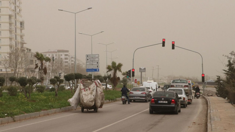 Çöl tozu Türkiye’yi vurdu: Gökyüzü turuncuya döndü, nefes almak zorlaştı - Resim: 7