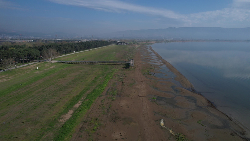 Barajlar dolup taştı ama İznik'te çekilme 300 metreyi buldu - Resim : 1