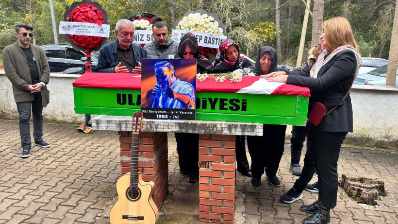 Rıza Tamer, son yolculuğuna gitarıyla uğurlandı - Resim: 4