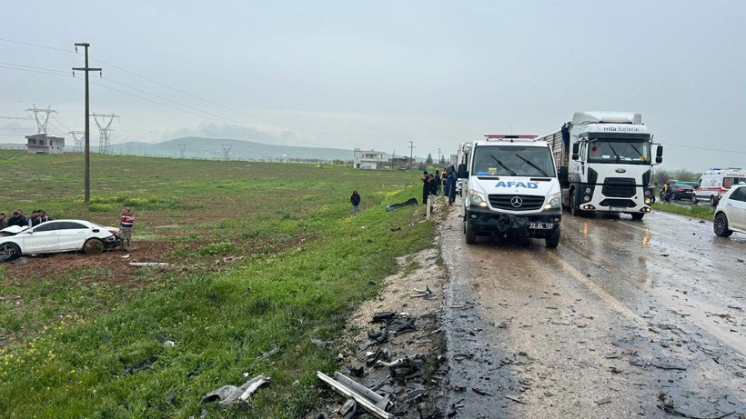 Siirt’te feci kaza: 2 ölü, 3 yaralı - Resim: 3