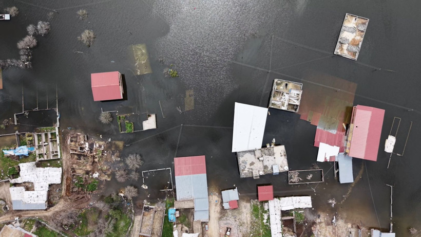 Baraj kapakları açıldı, mahkemelik evler su altına kaldı - Resim: 1