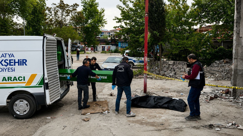 Elektrik kablosunu almak için çıktığı direkten düştü: Hayatını kaybetti - Resim : 1