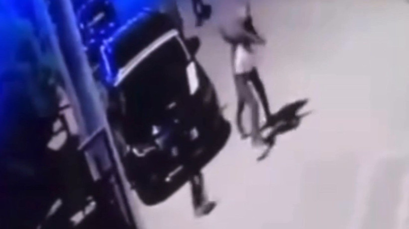Oğlunun kavga ettiği çocuğu öldüresiye dövdü - Resim: 1