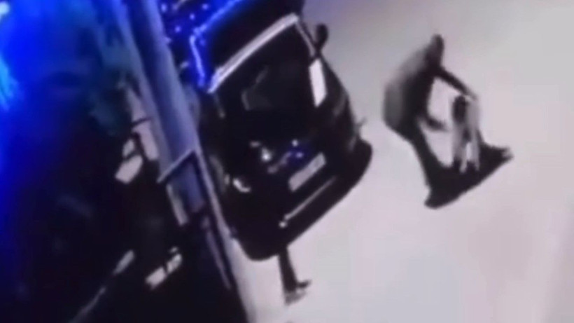 Oğlunun kavga ettiği çocuğu öldüresiye dövdü - Resim: 3