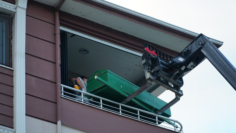 Cenazesi evden forkliftle çıkarıldı - Resim: 3