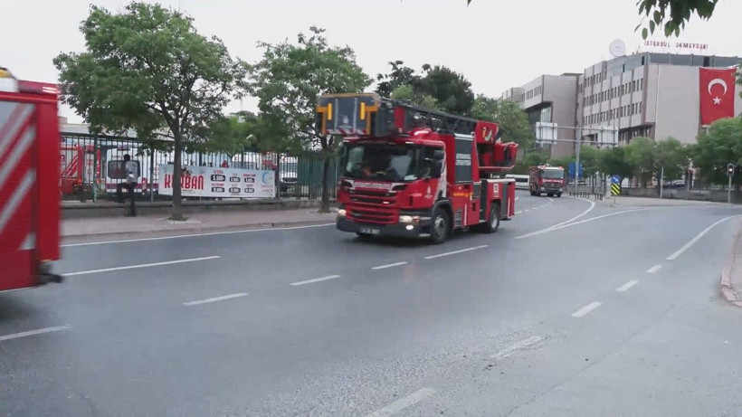 Şişli’de yangın paniği: Yoğun bakım hastaları tahliye edildi - Resim: 6