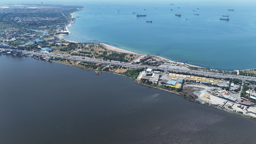 İstanbul’un kalbinde çevre felaketi: Bir yanda mavi deniz, bir yanda kahverengi göl - Resim: 6