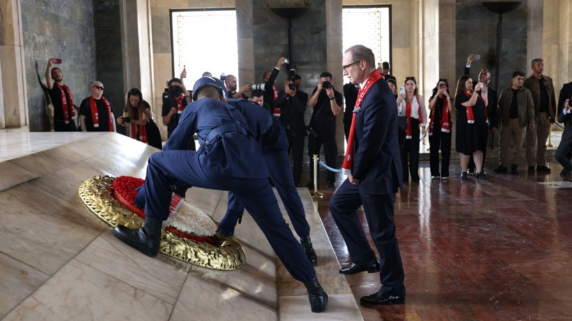 Koç Topluluğu'ndan 100'üncü yılda Anıtkabir ziyareti - Resim : 2